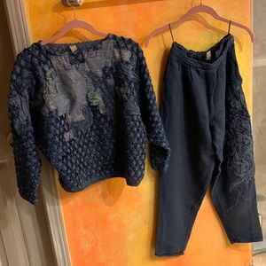 Beautiful dark blue set in excellent condition made in Italy